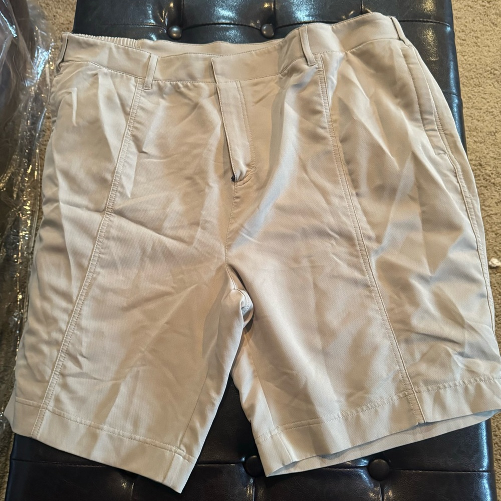 - 32 degrees Ladies shorts size 18w. Stretchy.never worn only washed